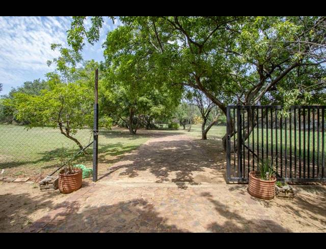 9 BEDROOM HOUSE FOR SALE IN KYALAMI AH